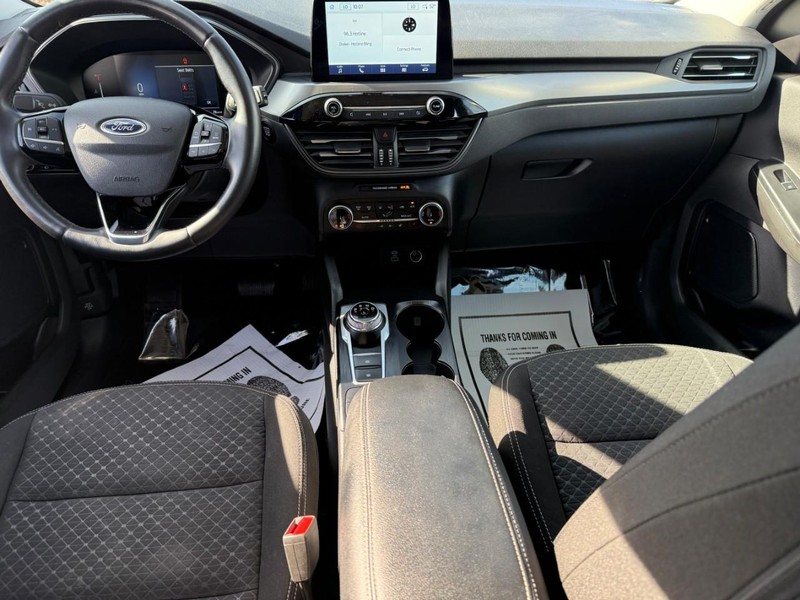 Ford Escape Vehicle Full-screen Gallery Image 11