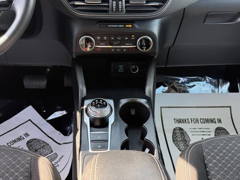 Ford Escape Vehicle Full-screen Gallery Image 15