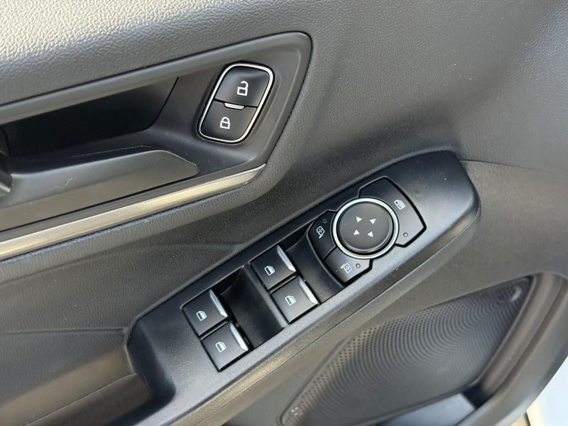 Ford Escape Vehicle Full-screen Gallery Image 17