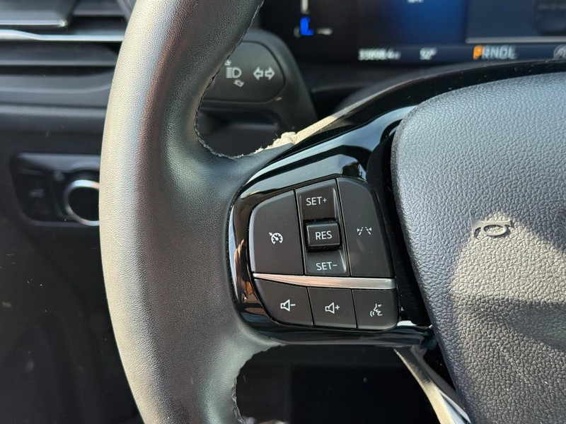 Ford Escape Vehicle Full-screen Gallery Image 20