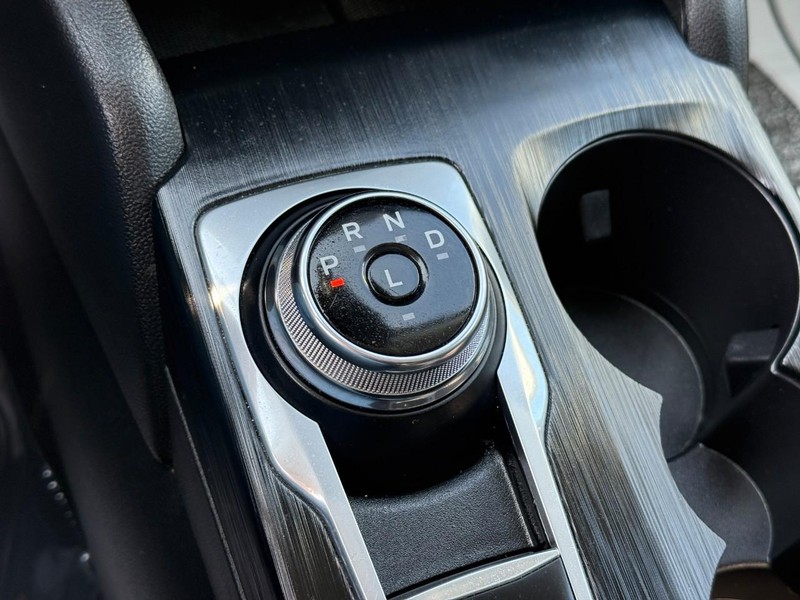 Ford Escape Vehicle Full-screen Gallery Image 23