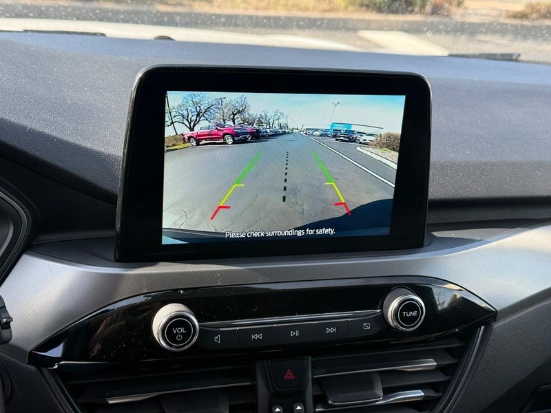 Ford Escape Vehicle Full-screen Gallery Image 25