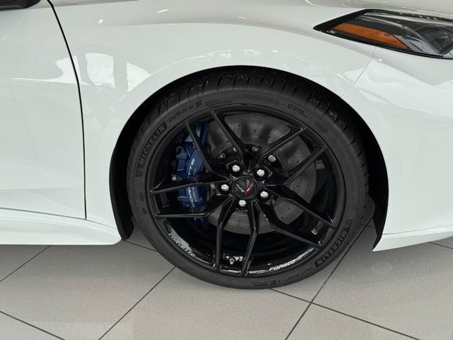 Chevrolet Corvette Vehicle Full-screen Gallery Image 5