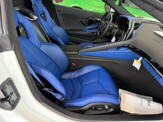 Chevrolet Corvette Vehicle Full-screen Gallery Image 6
