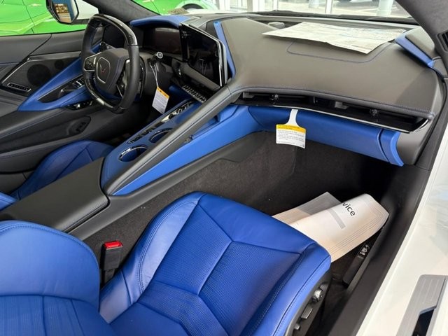 Chevrolet Corvette Vehicle Full-screen Gallery Image 7