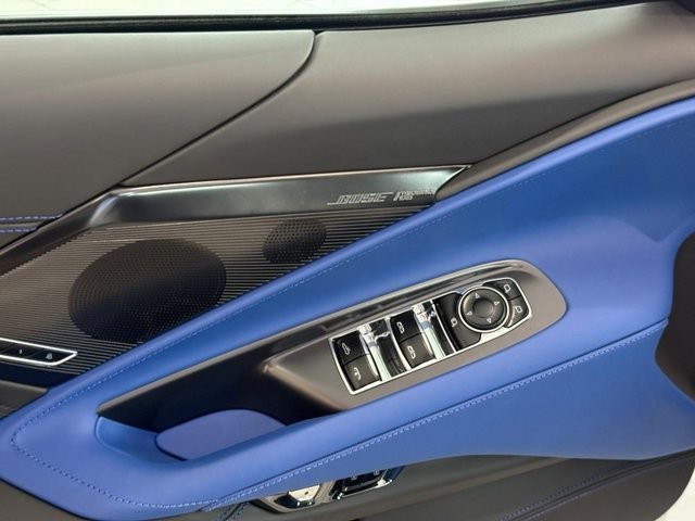 Chevrolet Corvette Vehicle Full-screen Gallery Image 9