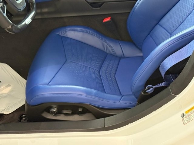 Chevrolet Corvette Vehicle Full-screen Gallery Image 11