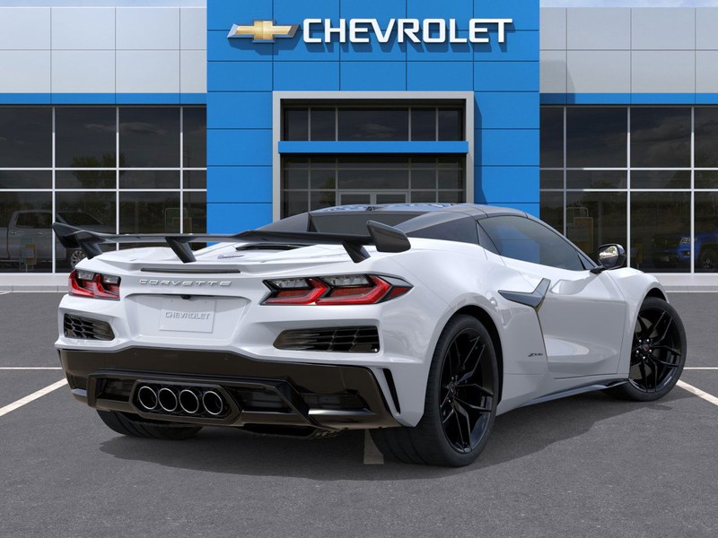 Chevrolet Corvette Vehicle Full-screen Gallery Image 4
