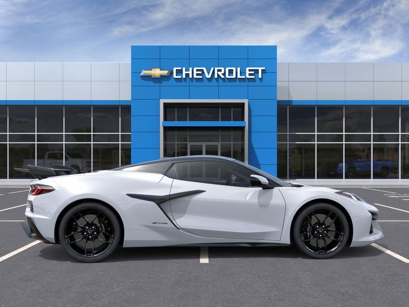 Chevrolet Corvette Vehicle Full-screen Gallery Image 5