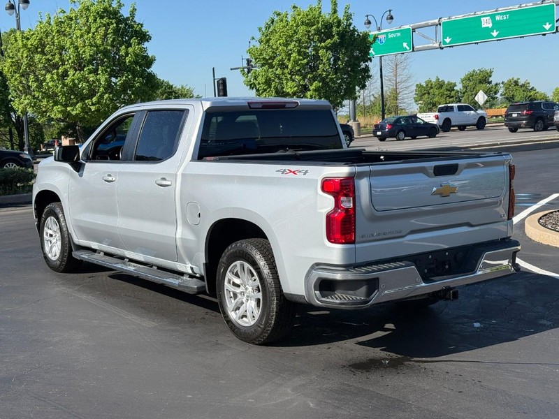 Chevrolet Silverado 1500 Vehicle Full-screen Gallery Image 3