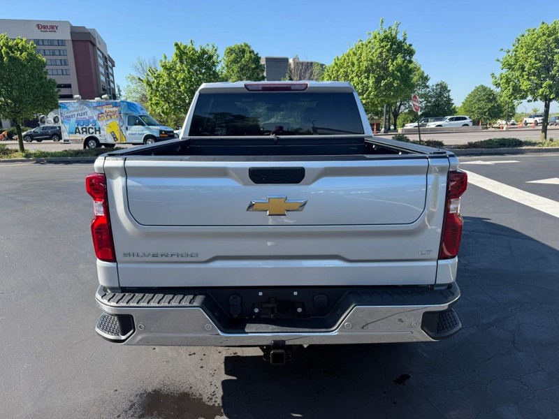 Chevrolet Silverado 1500 Vehicle Full-screen Gallery Image 7