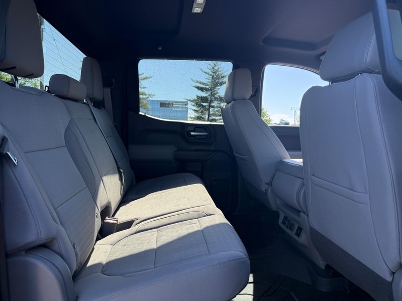 Chevrolet Silverado 1500 Vehicle Full-screen Gallery Image 11
