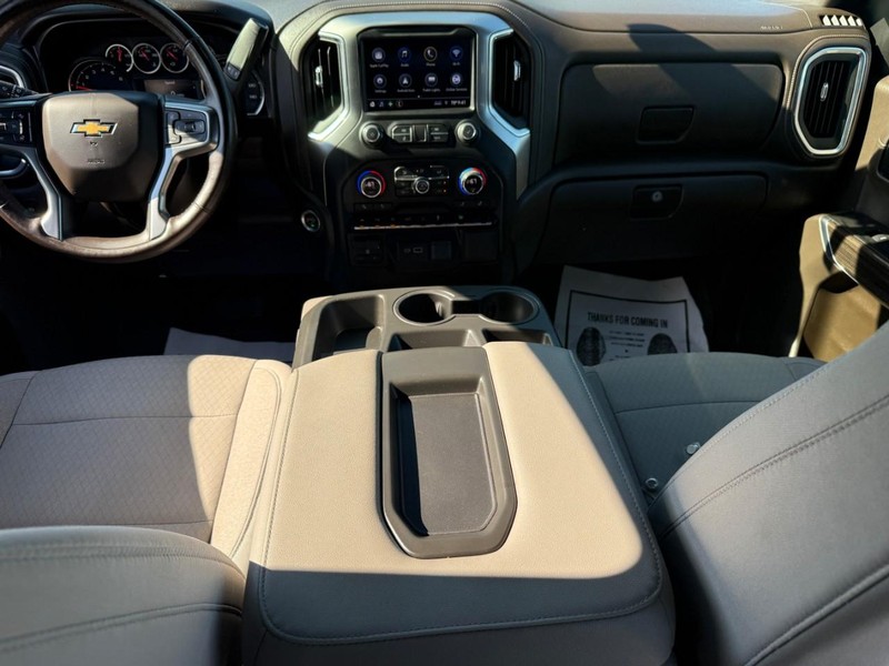 Chevrolet Silverado 1500 Vehicle Full-screen Gallery Image 12