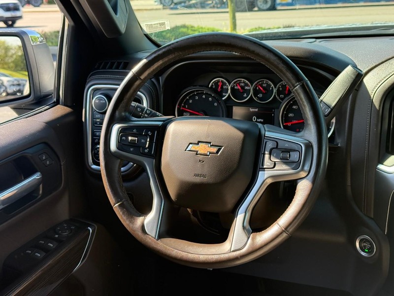 Chevrolet Silverado 1500 Vehicle Full-screen Gallery Image 13