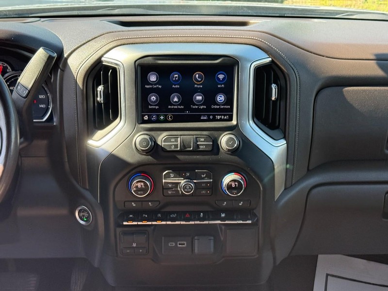Chevrolet Silverado 1500 Vehicle Full-screen Gallery Image 15