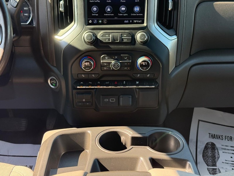 Chevrolet Silverado 1500 Vehicle Full-screen Gallery Image 16