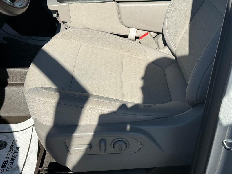 Chevrolet Silverado 1500 Vehicle Full-screen Gallery Image 18
