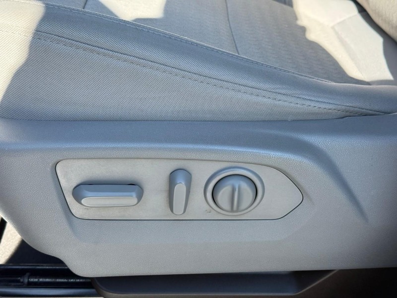 Chevrolet Silverado 1500 Vehicle Full-screen Gallery Image 19