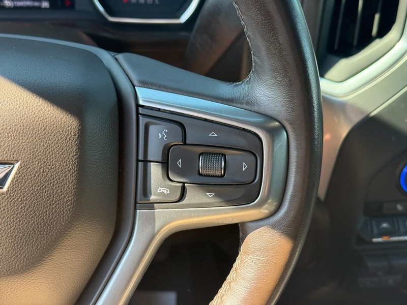 Chevrolet Silverado 1500 Vehicle Full-screen Gallery Image 21