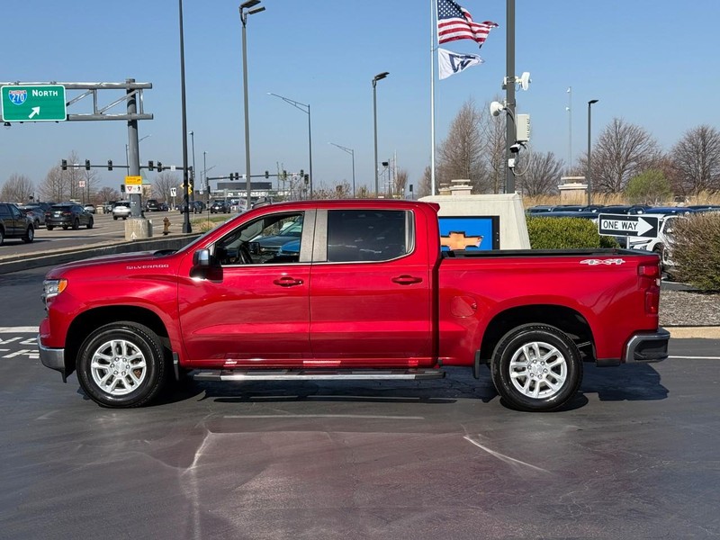 Chevrolet Silverado 1500 Vehicle Full-screen Gallery Image 2