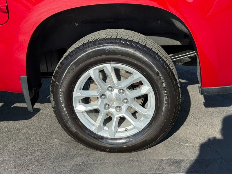 Chevrolet Silverado 1500 Vehicle Full-screen Gallery Image 4