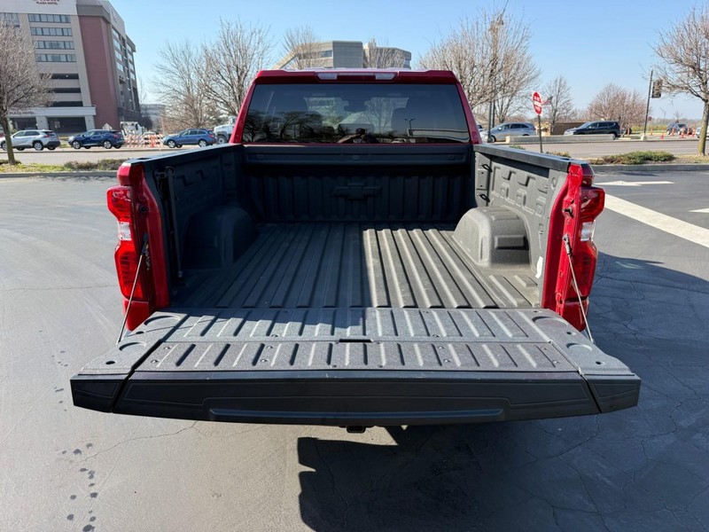 Chevrolet Silverado 1500 Vehicle Full-screen Gallery Image 6