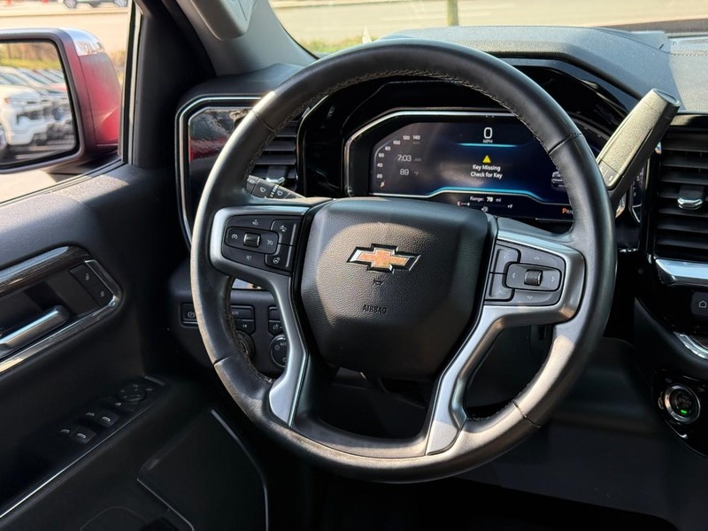 Chevrolet Silverado 1500 Vehicle Full-screen Gallery Image 13