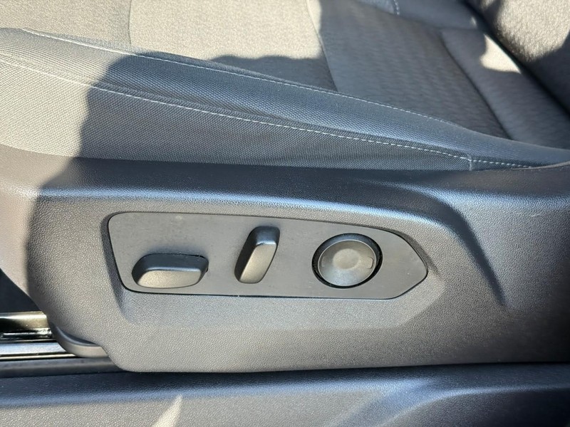 Chevrolet Silverado 1500 Vehicle Full-screen Gallery Image 18