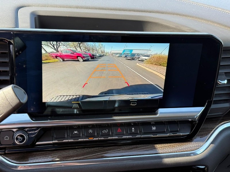 Chevrolet Silverado 1500 Vehicle Full-screen Gallery Image 23