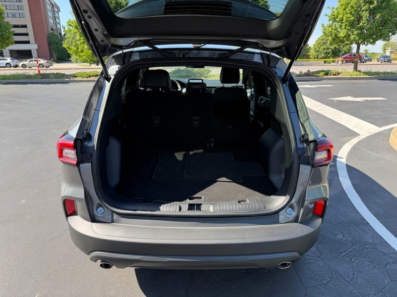 Ford Escape Vehicle Full-screen Gallery Image 5