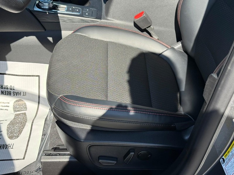 Ford Escape Vehicle Full-screen Gallery Image 13