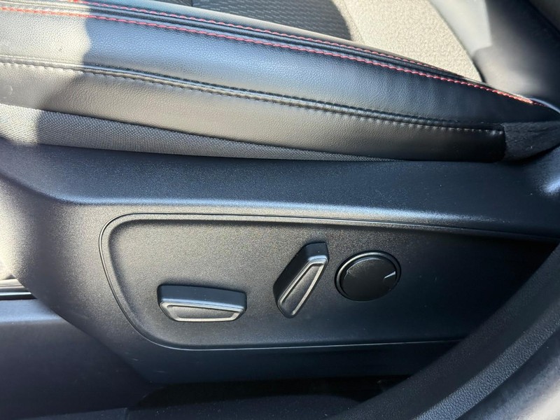 Ford Escape Vehicle Full-screen Gallery Image 14
