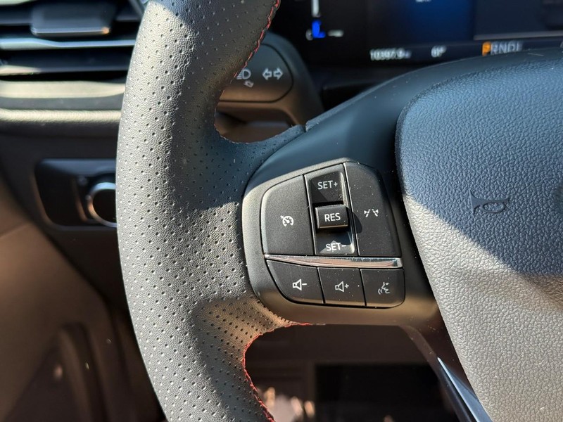 Ford Escape Vehicle Full-screen Gallery Image 15