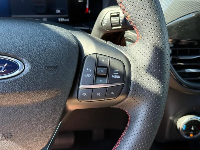 Ford Escape Vehicle Full-screen Gallery Image 16