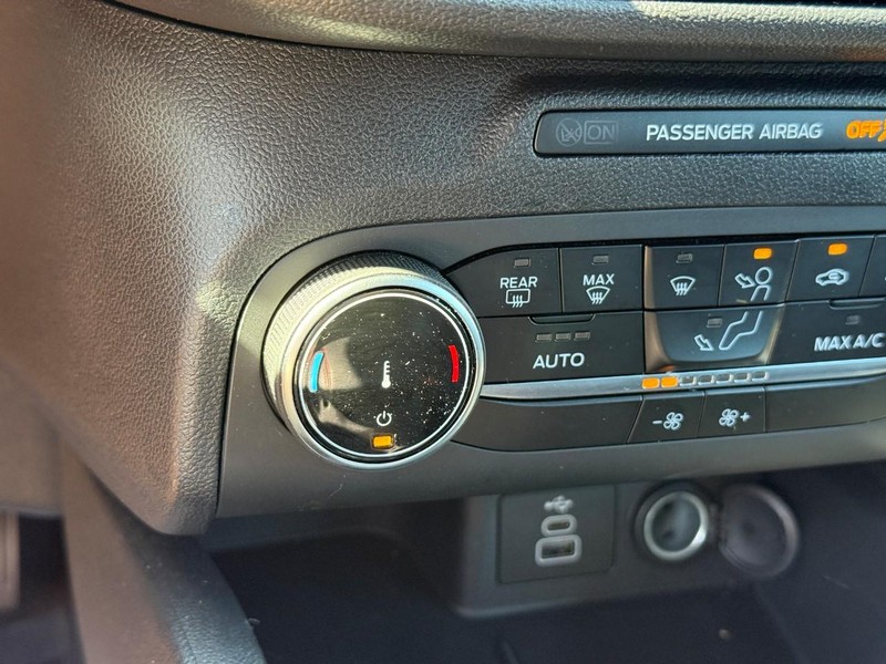 Ford Escape Vehicle Full-screen Gallery Image 18
