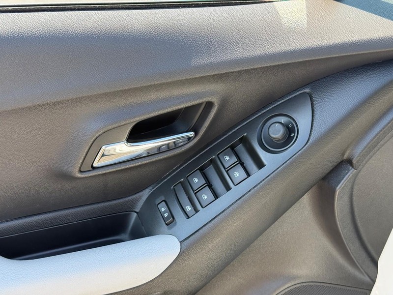 Chevrolet Trax Vehicle Full-screen Gallery Image 17