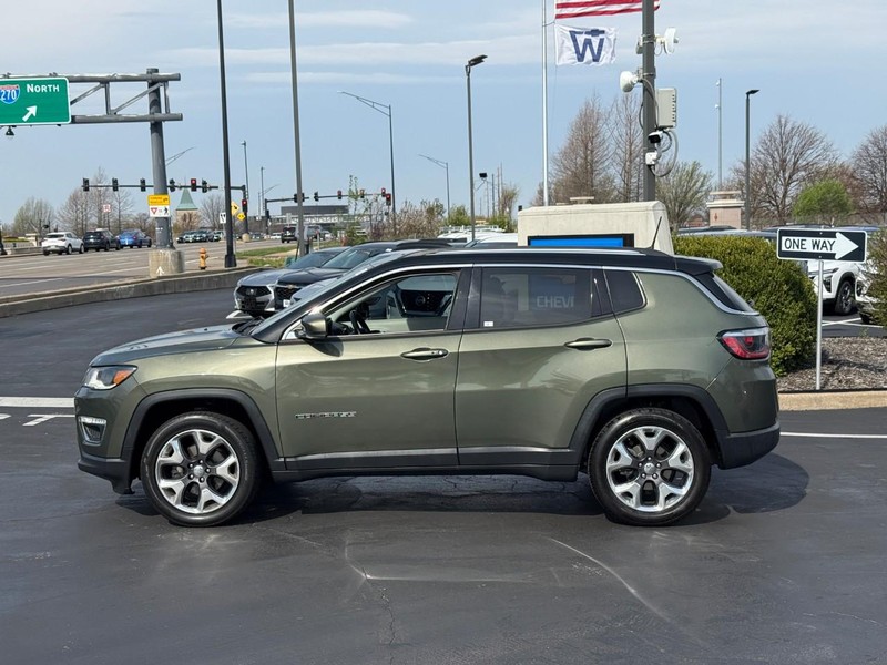 Jeep Compass Vehicle Full-screen Gallery Image 2