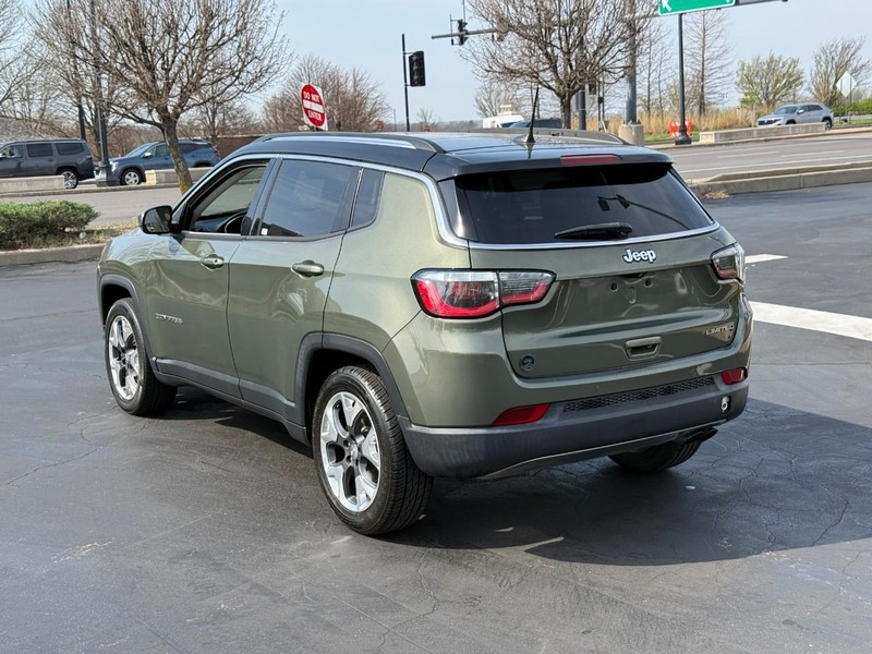 Jeep Compass Vehicle Full-screen Gallery Image 3