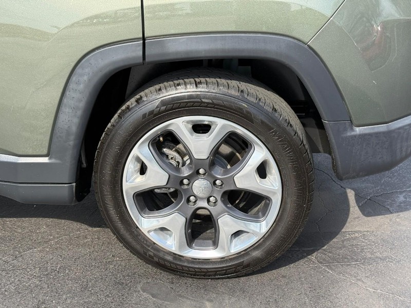 Jeep Compass Vehicle Full-screen Gallery Image 4