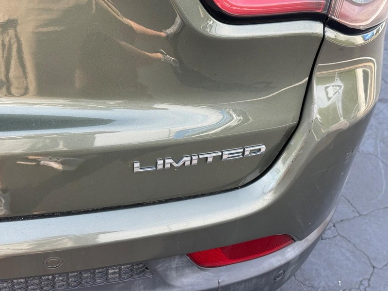 Jeep Compass Vehicle Full-screen Gallery Image 5