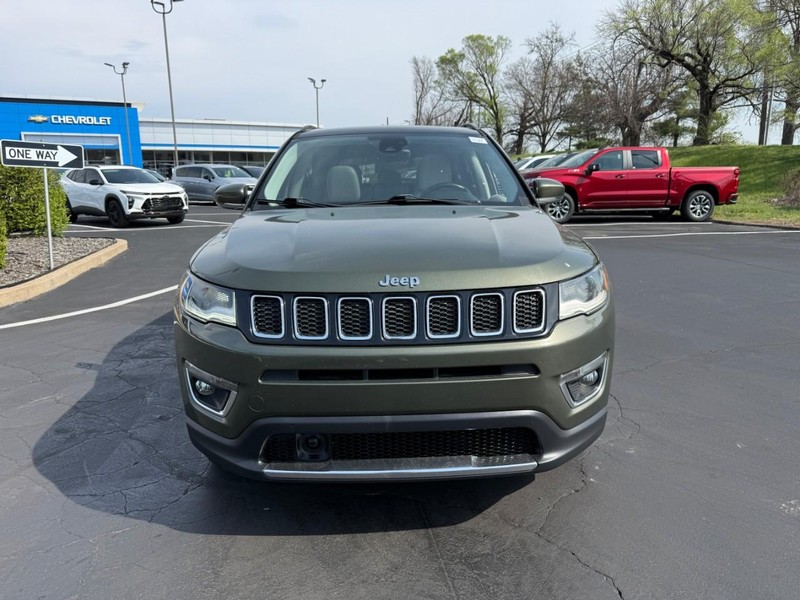 Jeep Compass Vehicle Full-screen Gallery Image 10