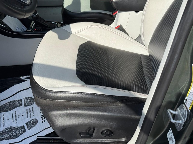 Jeep Compass Vehicle Full-screen Gallery Image 17