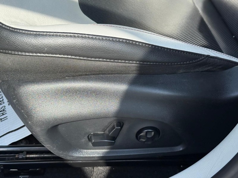 Jeep Compass Vehicle Full-screen Gallery Image 18