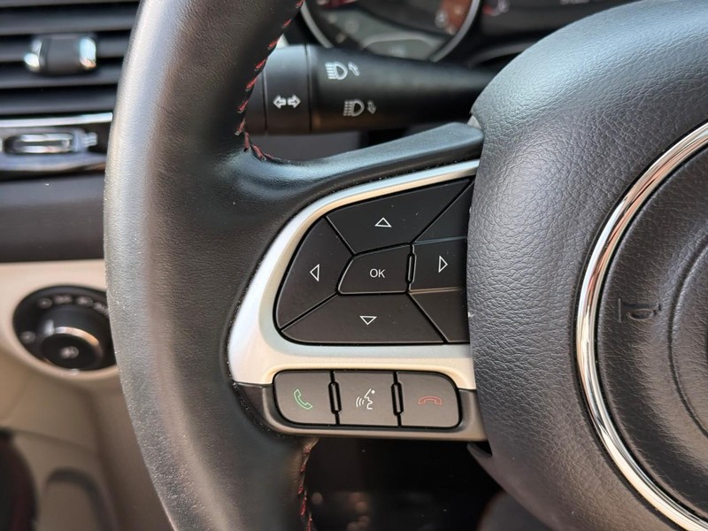 Jeep Compass Vehicle Full-screen Gallery Image 19