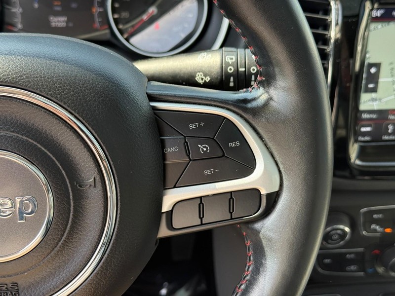 Jeep Compass Vehicle Full-screen Gallery Image 20