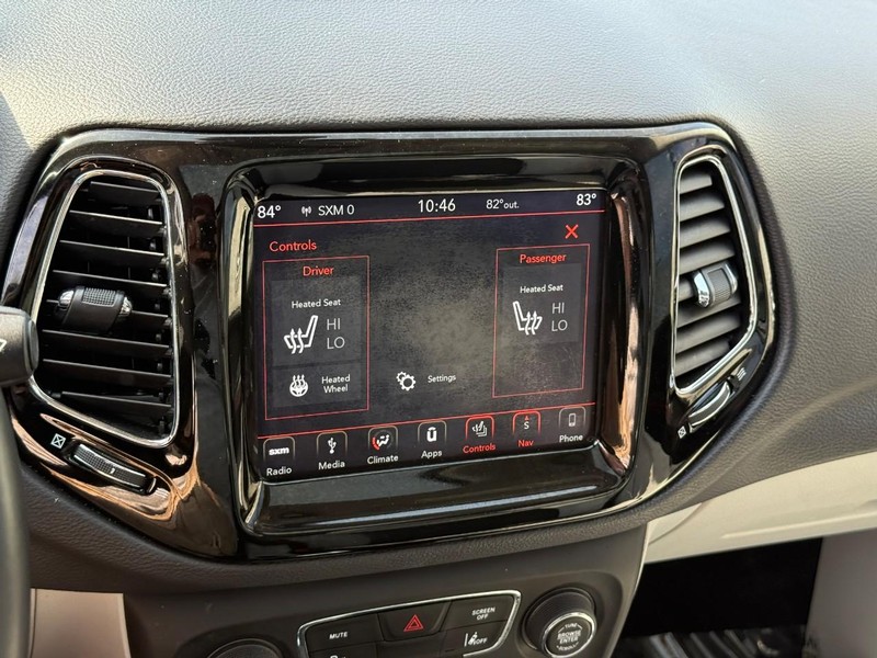 Jeep Compass Vehicle Full-screen Gallery Image 23