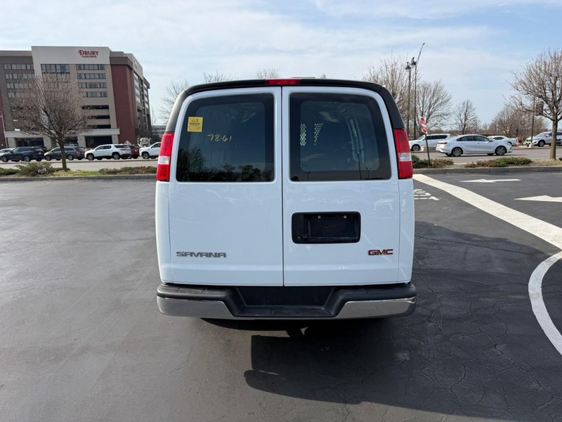 GMC Savana Cargo Van Vehicle Full-screen Gallery Image 6
