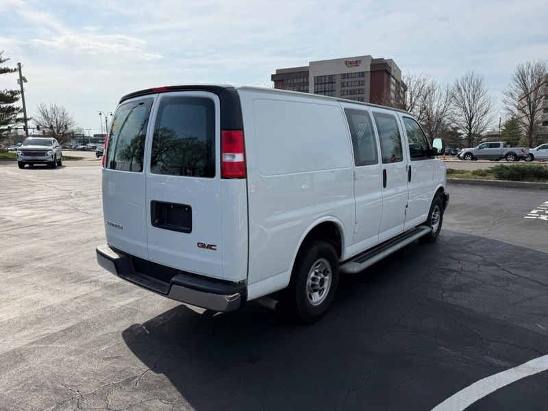 GMC Savana Cargo Van Vehicle Full-screen Gallery Image 7