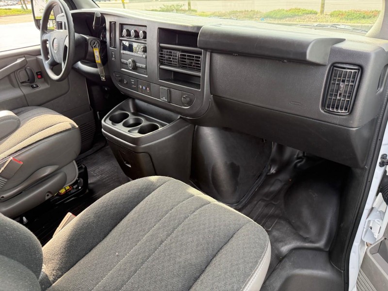 GMC Savana Cargo Van Vehicle Full-screen Gallery Image 11