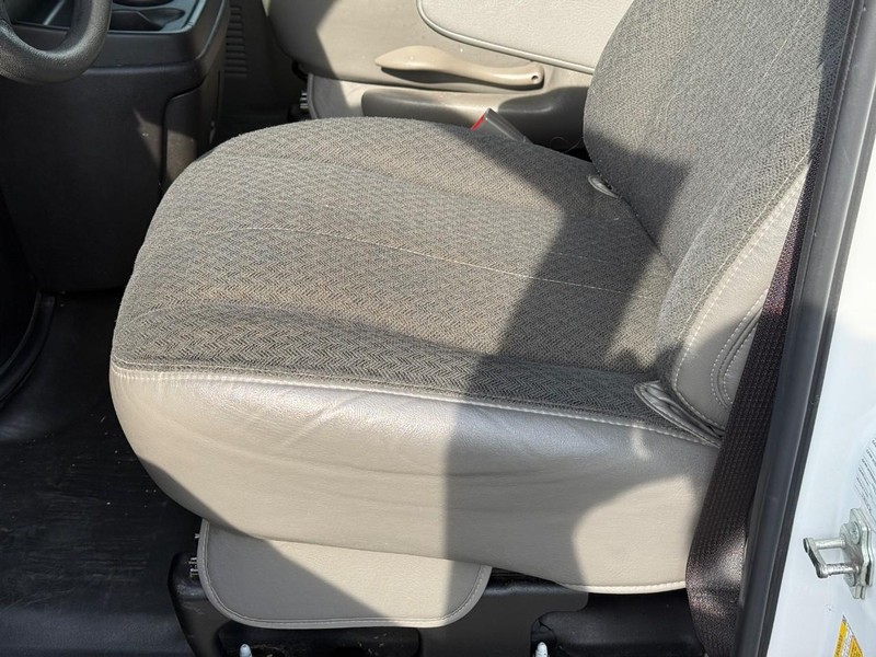 GMC Savana Cargo Van Vehicle Full-screen Gallery Image 14